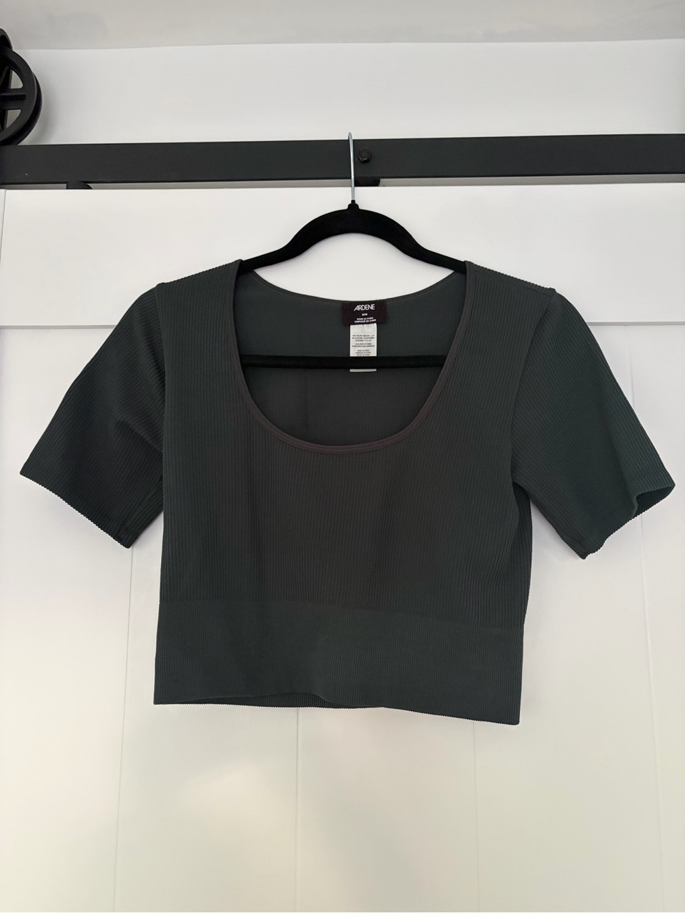 AçōShort Sleeve Crop Top — Dark Green